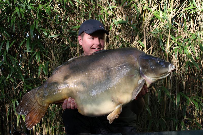 May: Adam Wellings 61lb 2oz PB Mirror